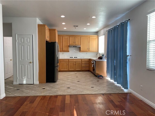 Building Photo - 16711 Escalon Dr