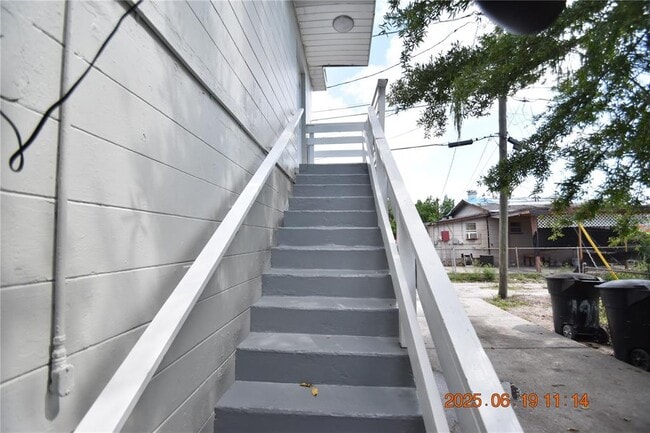 Building Photo - 1909 13th Ave S