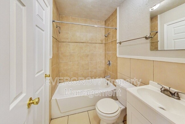 Building Photo - 3962 Strathmore Dr