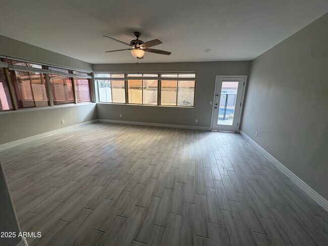 Building Photo - 6121 E Hermosa Vista Dr