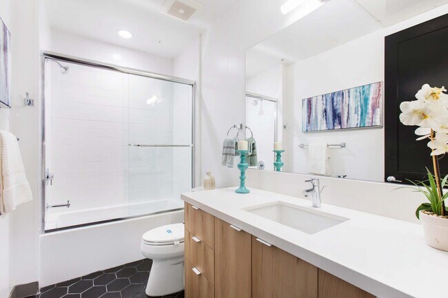 Building Photo - 161 S Normandie Ave