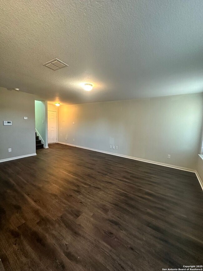 Building Photo - Move in Ready home in Foster Meadows For R...