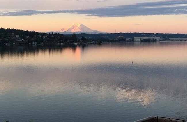 Building Photo - Mercer Island Waterfront Home
