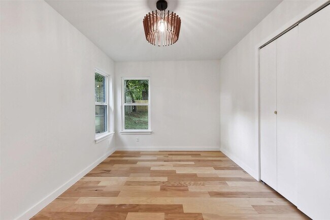 Building Photo - 11900 Dove Haven Dr