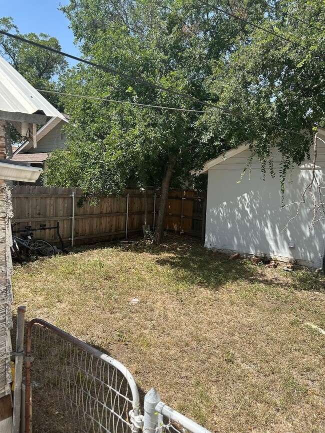 Building Photo - Coming Soon... 1 Bedroom Duplex In Central San Angelo!