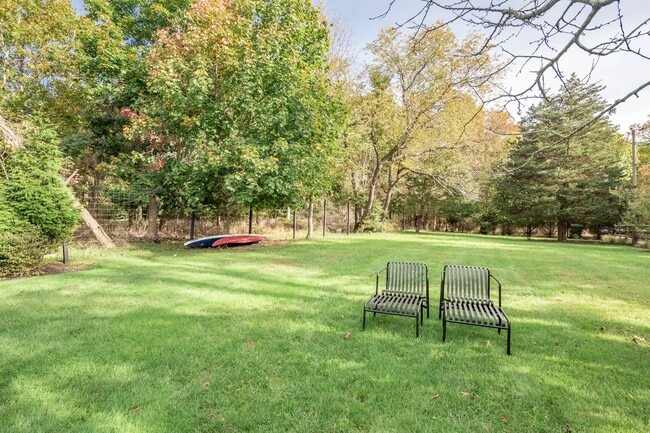 Building Photo - 706 Springs Fireplace Rd