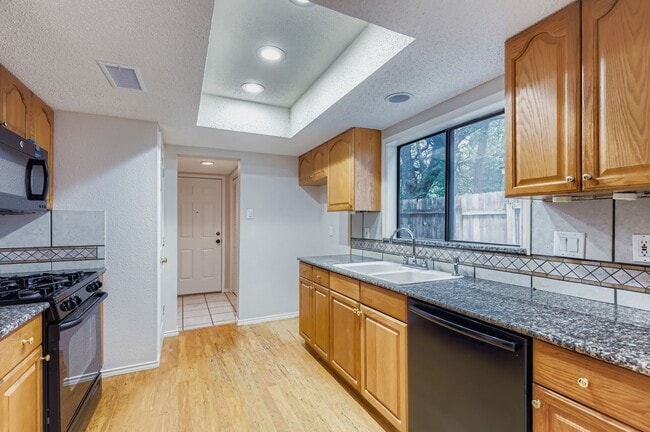 Building Photo - 8600 Tallwood Dr