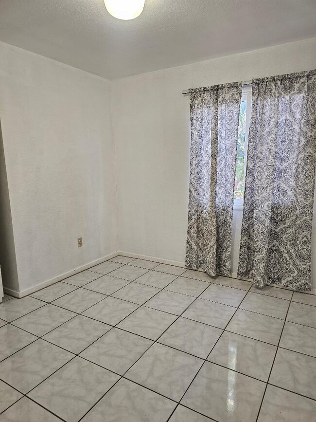 Building Photo - 66-923-923 Heau Pl