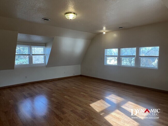 Building Photo - 641 S Dakota Ave