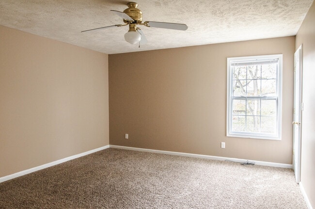 Building Photo - Pet Friendly Two Bedroom!