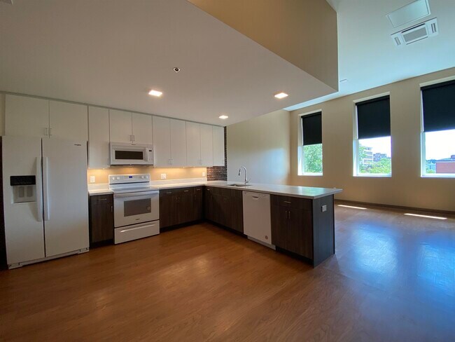 Building Photo - 83 Hanover St