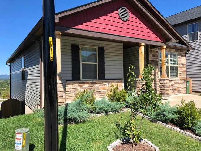 Building Photo - 27 Harrelson Ln