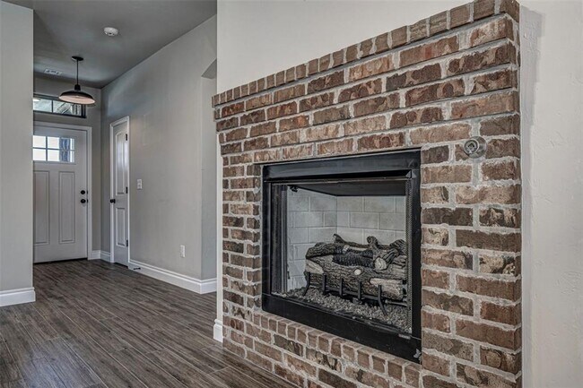 Building Photo - Beautiful 4 bedroom in Yukon
