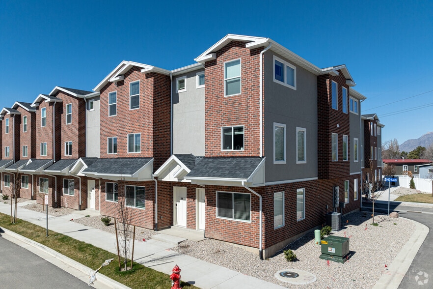 Building Photo - Villas at the Pointe