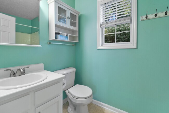 Building Photo - 1633 Cedar Springs Cir