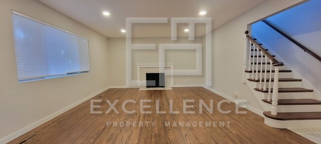 Building Photo - Spacious 5/3 Home With Fully Updated Kitchen, Over 2500SF of Space, Pets Negotiable