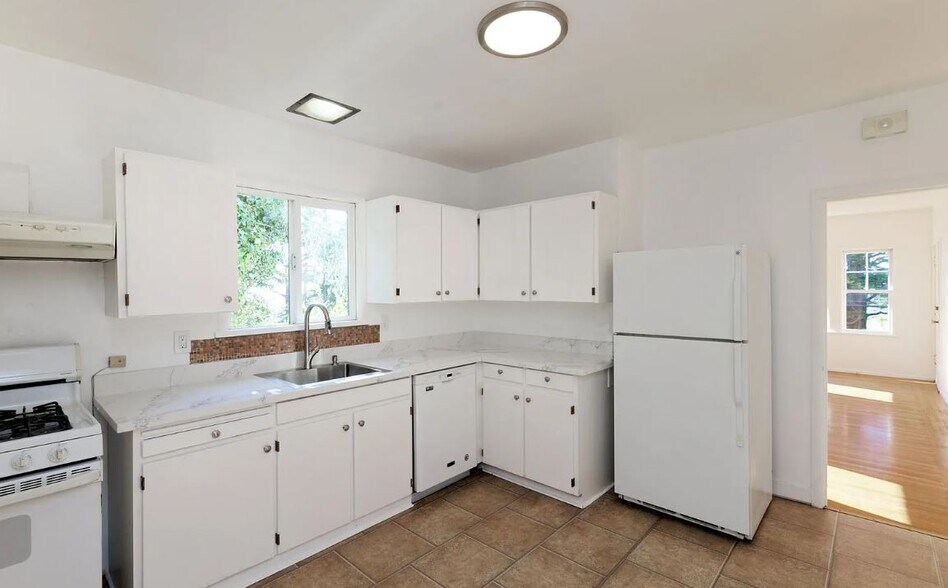 Building Photo - 49 Beverly Rd