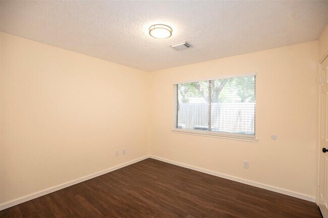 Building Photo - 14330 Little Willow Walk