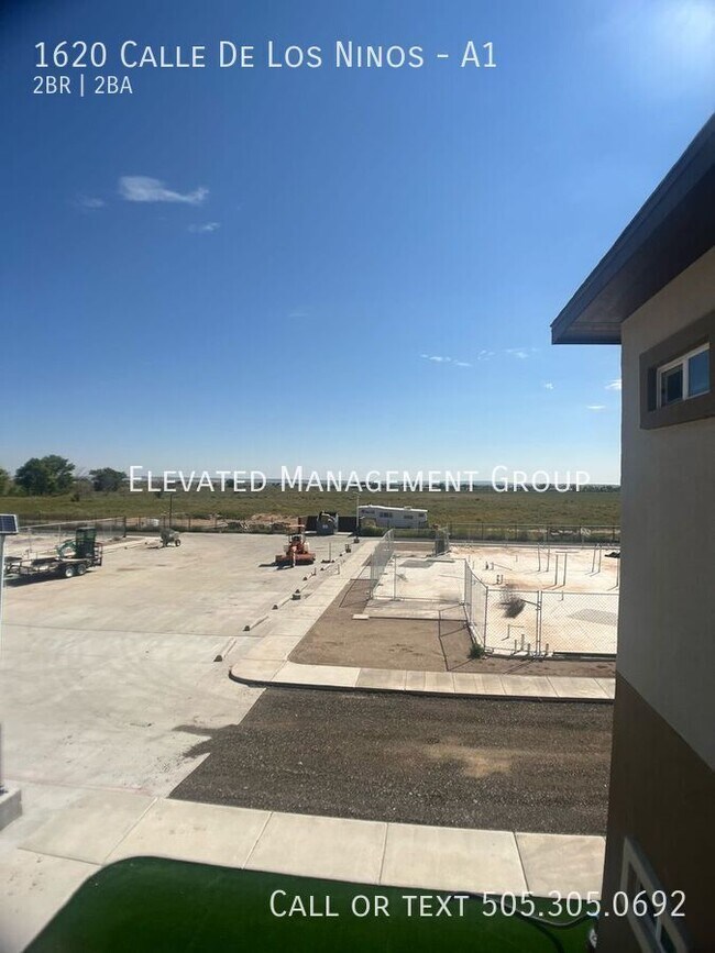 Building Photo - 1620 Calle de los Ninos Ave