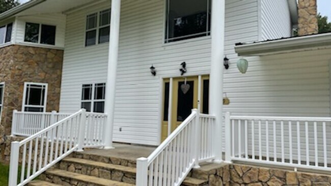 Building Photo - 179 Parker Ln