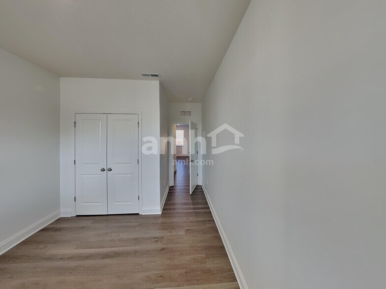 Building Photo - 9022 Henley Ave