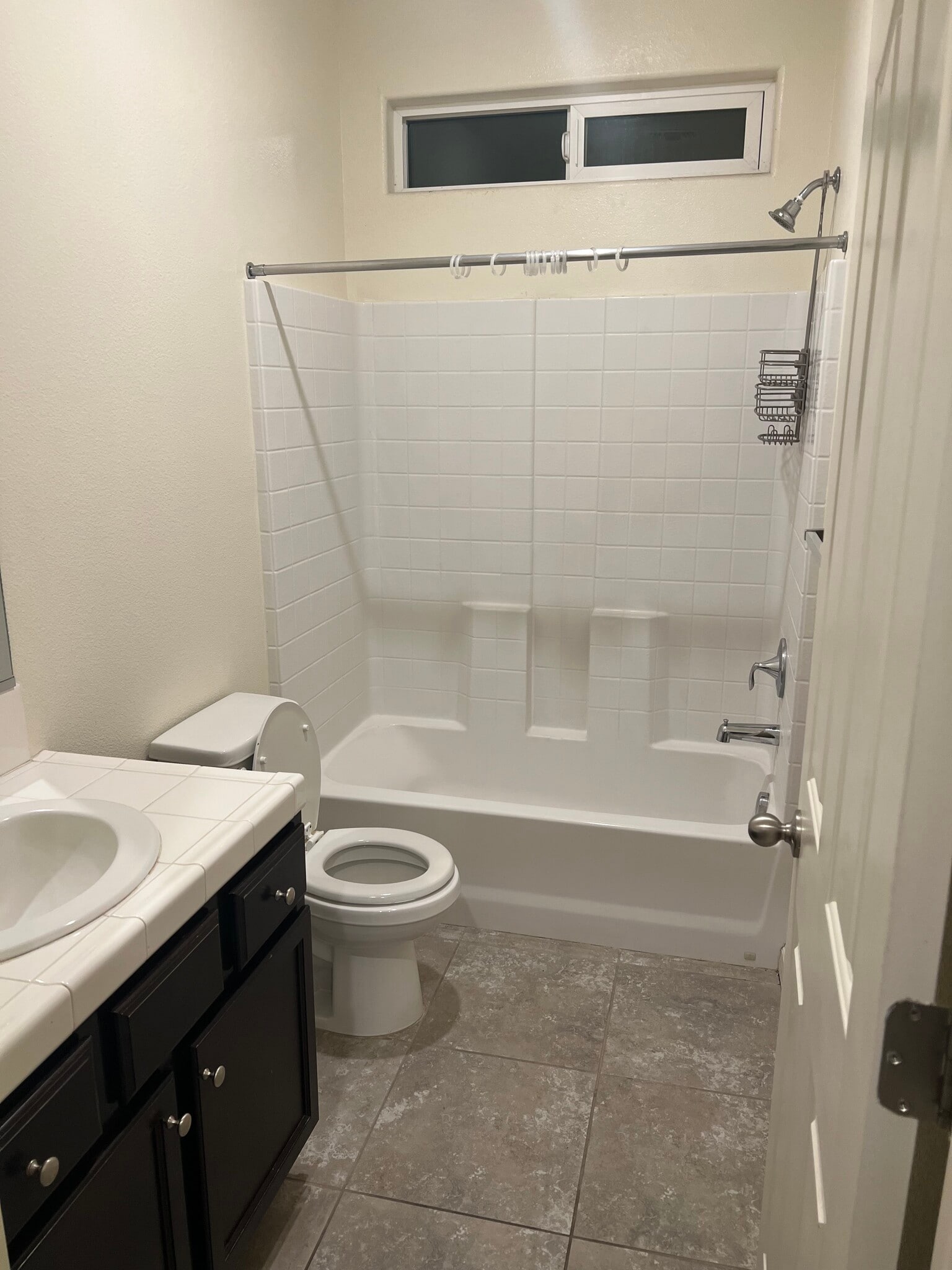 Hallway Bathroom - 4354 Strathmore Pl