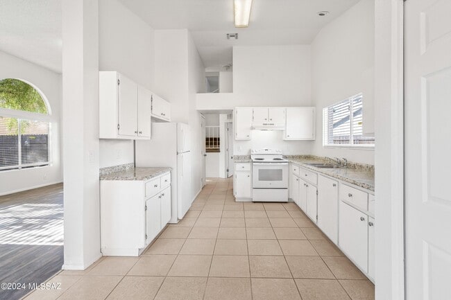 Building Photo - 7209 S Avenida Del Nopal