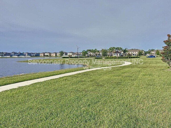 Building Photo - 734 Royal Empress Dr