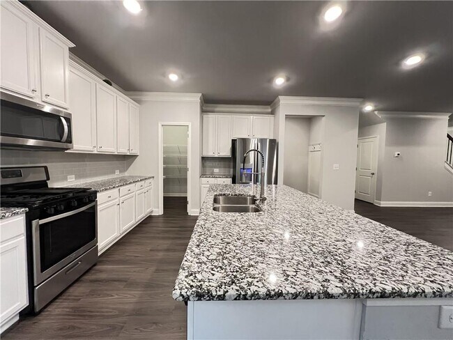 Building Photo - 4675 Silver Oak Dr SW