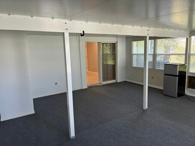 Building Photo - 202 Essex Dr