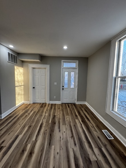 Building Photo - 505 W Columbus Ave