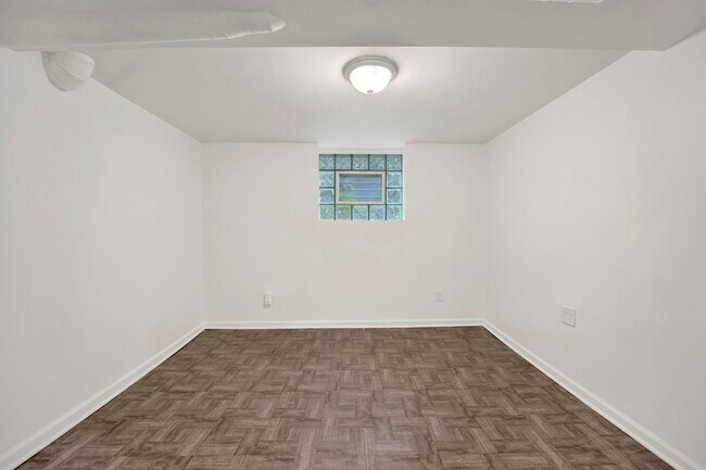 Building Photo - 5037 W Winona St