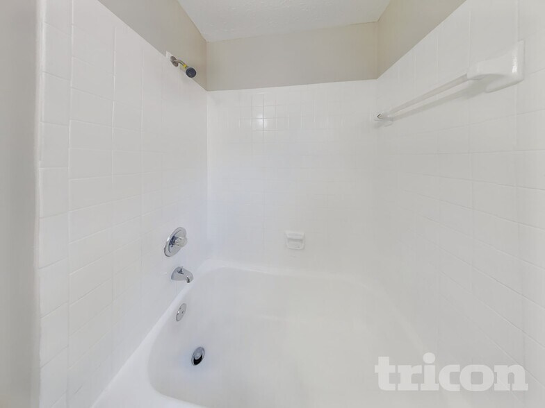 Building Photo - 2704 Manor Hill Drive Brandon FL