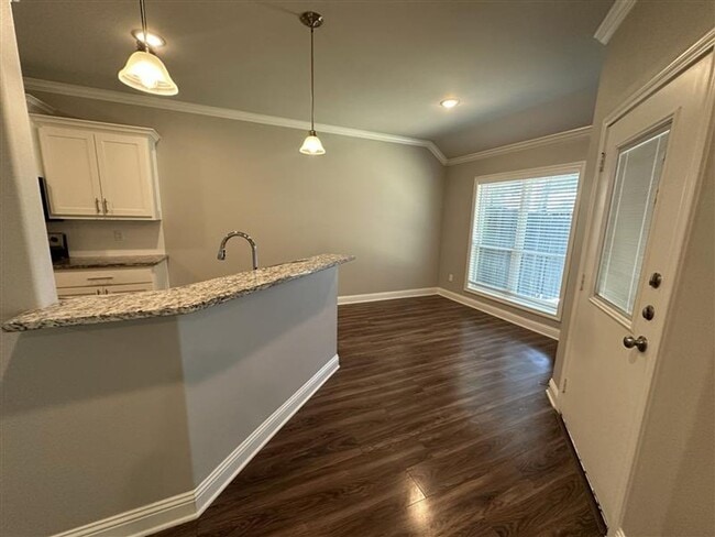 Building Photo - Magnolia Park #10774