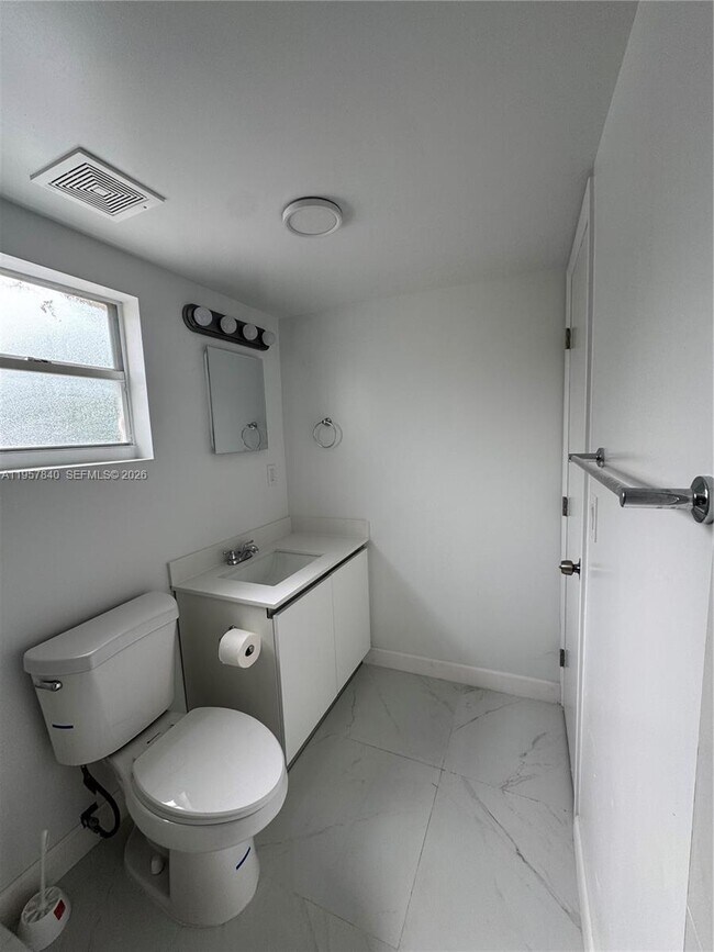 Building Photo - 10805 NW 10th Ave