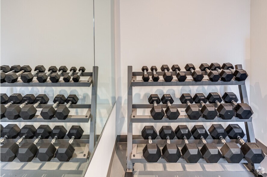 Building Photo - 8 Burney St