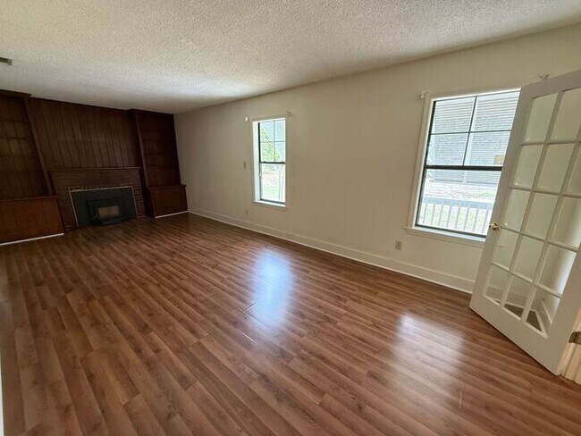 Building Photo - Pensacola - East Hill - 4 bedrooms, 3 bathroom - Mother in Law suite