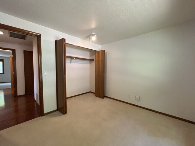 Building Photo - Charming Single-Level Home with Multiple Living Areas and Spacious Backyard Retreat