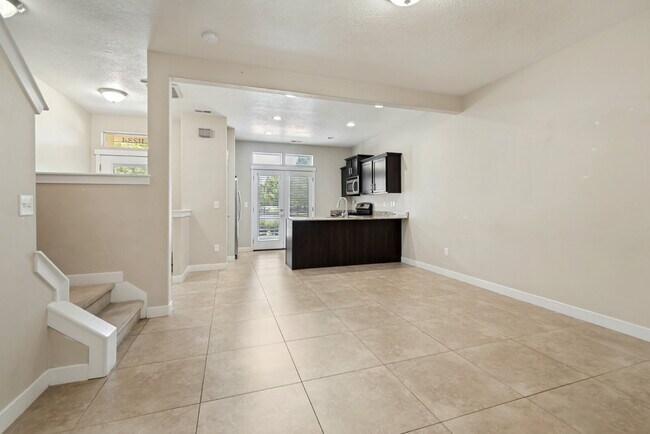 Building Photo - 3 Bed, 2.5 Bath Townhome in South Jordan – Solar-Powered, Low Utility Bills