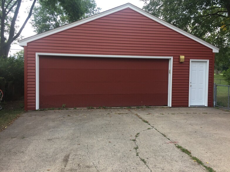 Garage - 2129 Midlothian Rd