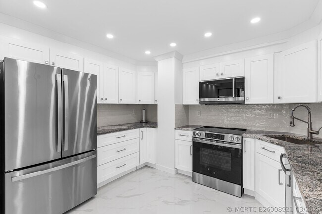 Building Photo - 3800 Galt Ocean Dr