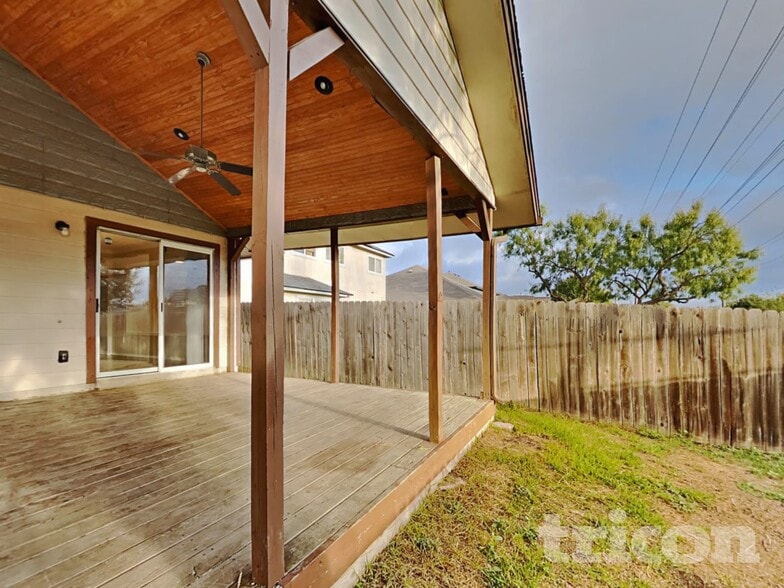 Building Photo - 522 Tres Caminos