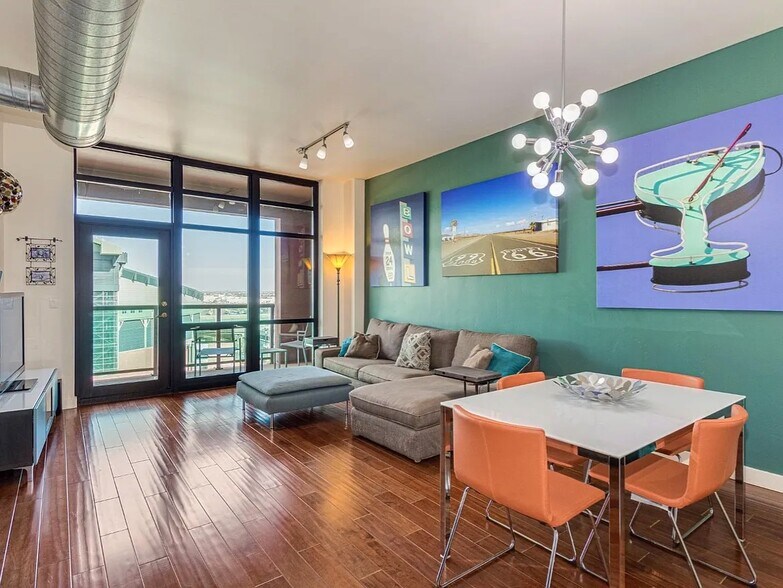 Building Photo - 310 S 4th St