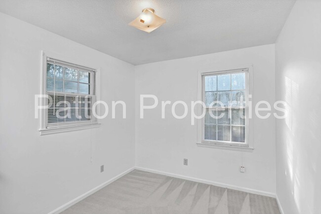 Building Photo - Barony Home