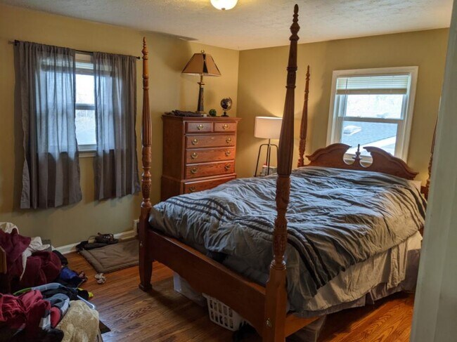 Building Photo - 4105 Laurelwood Ave