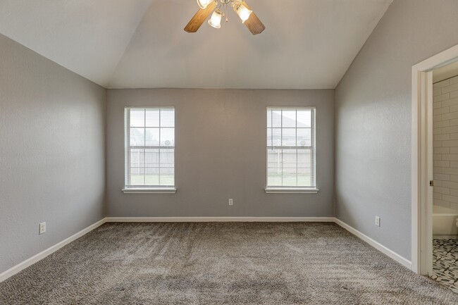 Building Photo - 312 SW 40th St