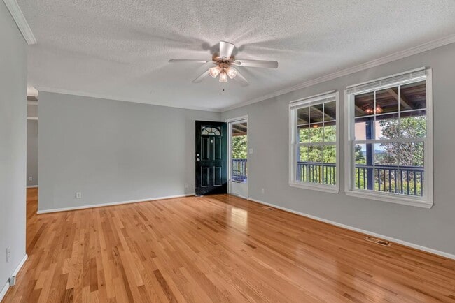 Building Photo - 3 Bed/2 Bath House in West Jefferson!