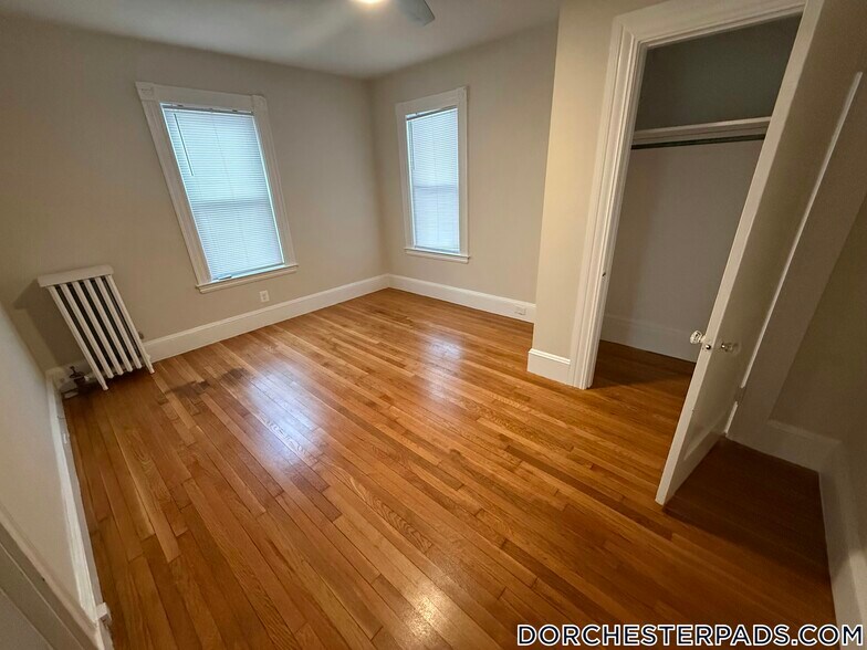 Building Photo - 24 Ventura St