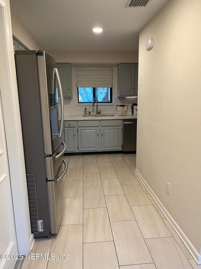 Building Photo - 1809 Kings Way