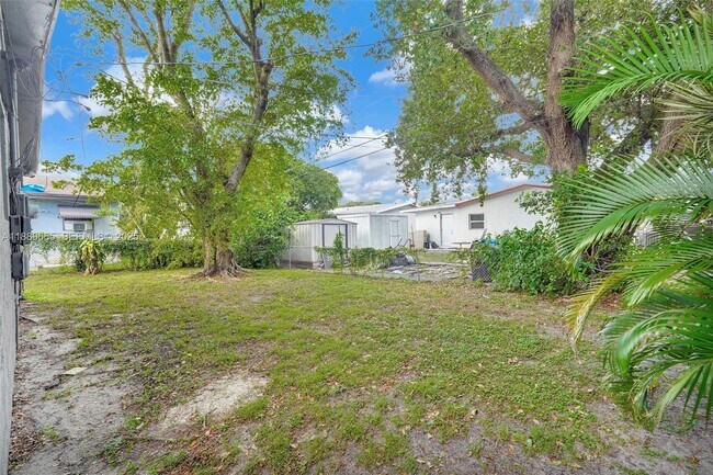 Building Photo - 746 SW 4th St